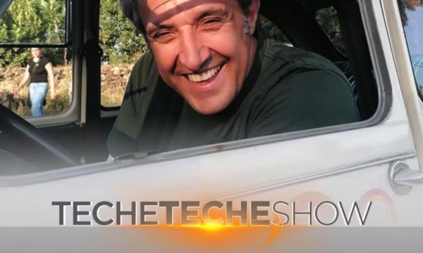 “Techeteche Show”, puntata speciale dedicata a Lucio Battisti con Flavio Insinna